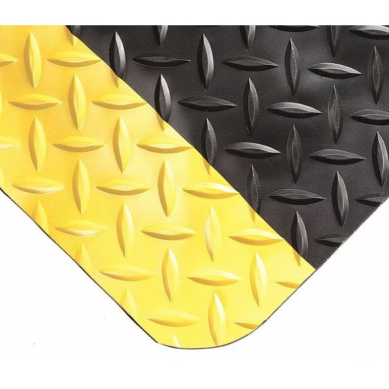 Wearwell Diamond-Plate SpongeCote UltraSoft Mat, 11′ Length x 2′ Width x 15/16 Thick, Black/Yellow