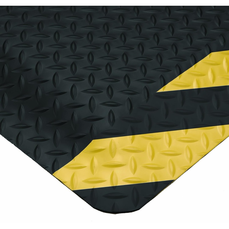 Wearwell Diamond-Plate SpongeCote UltraSoft Mat, 3′ Width x 5′ Length x 15/16 Thickness, Black/Chevron