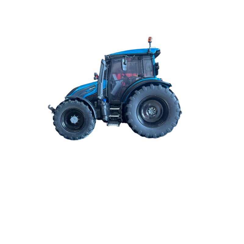 Valtra G135 Unlimited  1:32 Scale Limited Edition Model | V42803430